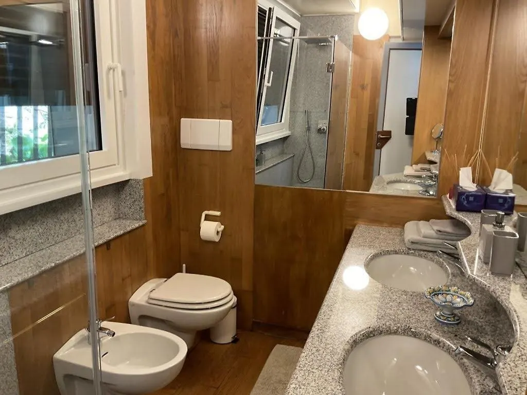 Konukevi Lakeviewcabin - King Room With Balcony Como
